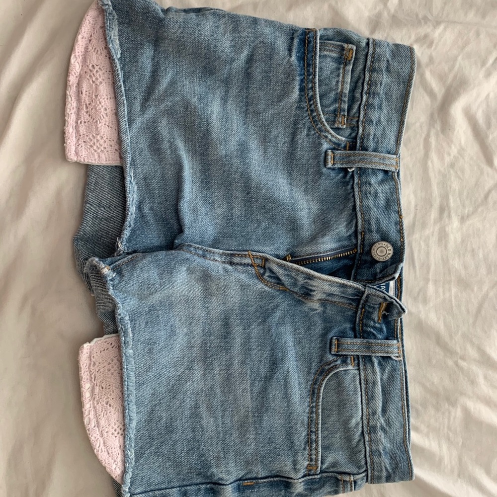 Denim shorts with cute lace pockets